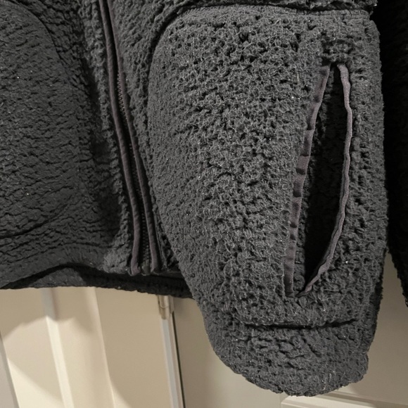 universal thread sherpa jacket - Picture 3 of 10